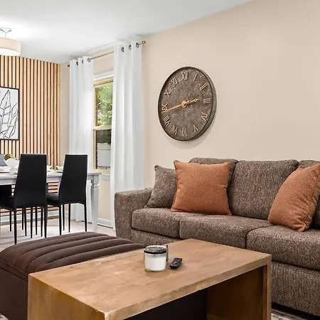 New! Cozy Mid Century Modern Oasis 3Bd Home